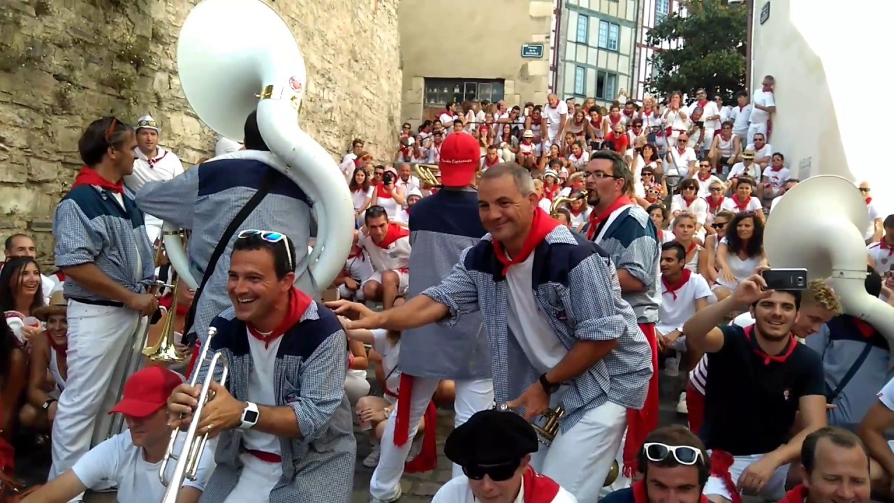 Fêtes de Bayonne 2017 : la banda esperenza joue dans les rues