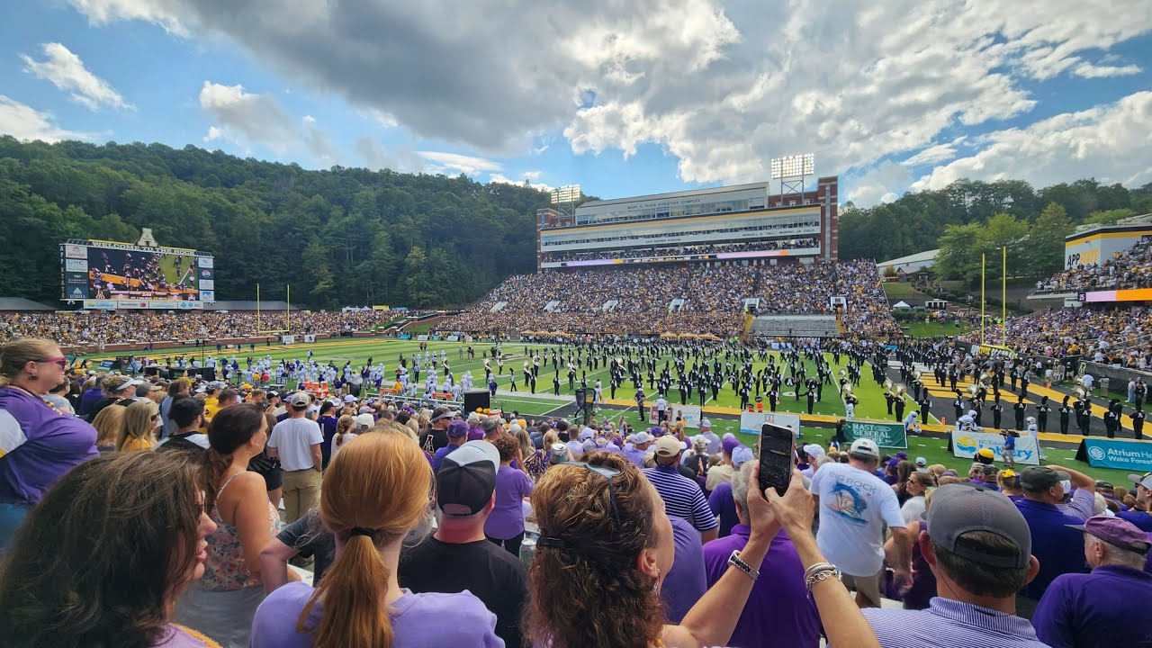 SIGHTS & SOUNDS: EAST CAROLINA @ APP STATE #ecupirates #eastcarolina #appstate #tsotv #football #ecu