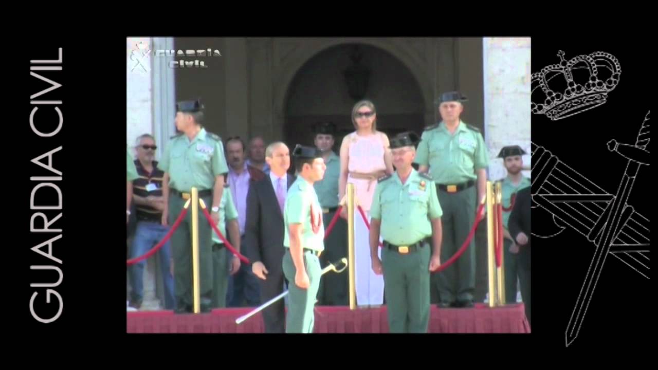 Acto de despedida de la bandera de los Oficiales la Guardia Civil en Aranjuez .