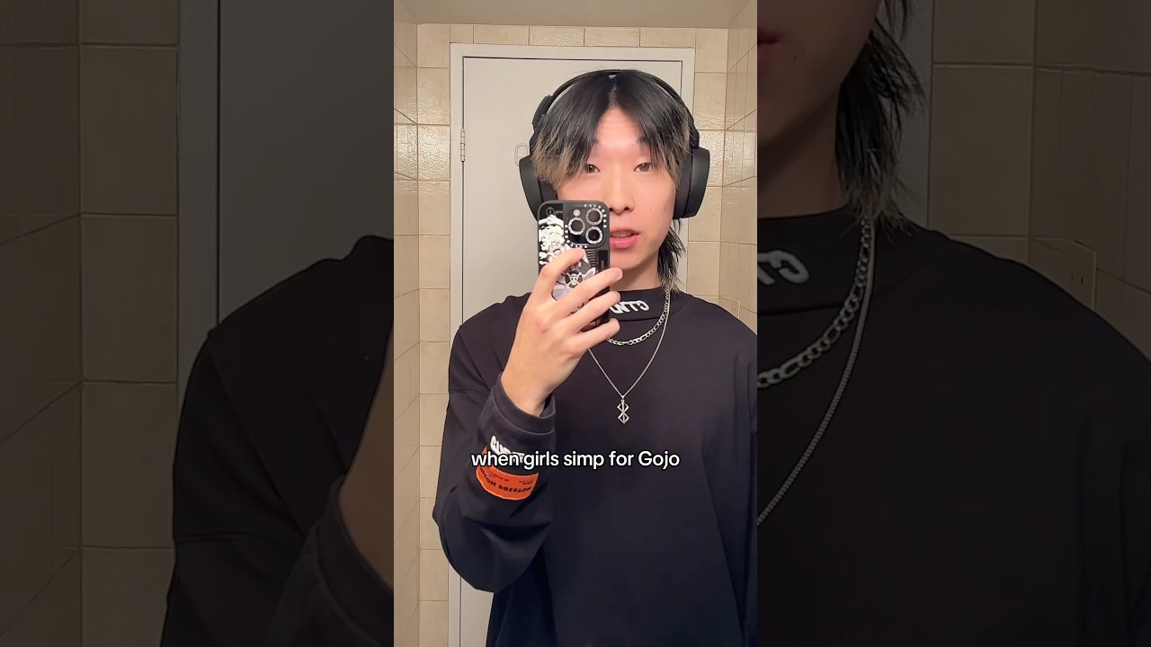 When female JJK fans simp for Gojo 😌