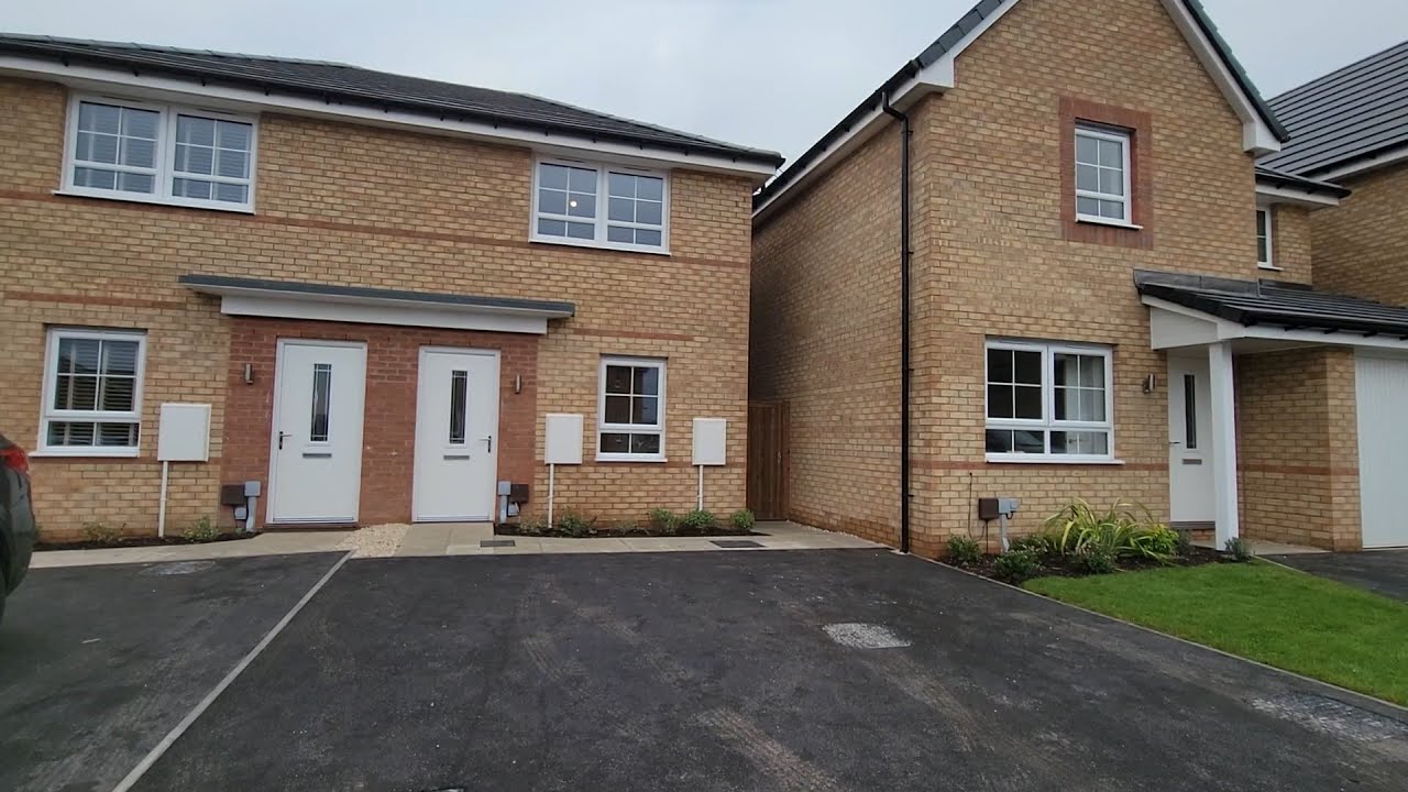 全新兩房半獨立屋Barratt Homes Nottingham NG17我哋又收樓喇🎉再次恭喜Banana業主收樓之喜🎉預祝業主一家人平安快樂🎉感謝香港人對Banana嘅信任🙇🏻‍♂️