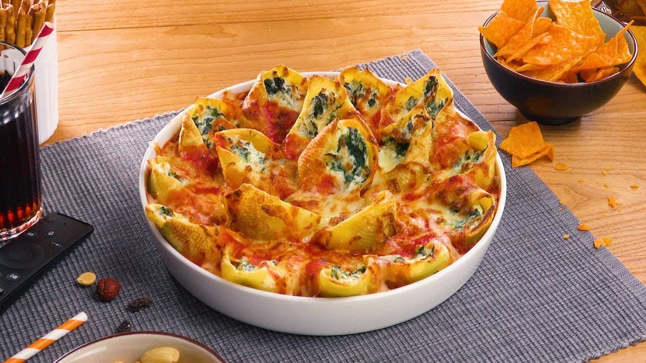 Uma massa para servir como aperitivo: ca&ccedil;arola de macarr&atilde;o recheado