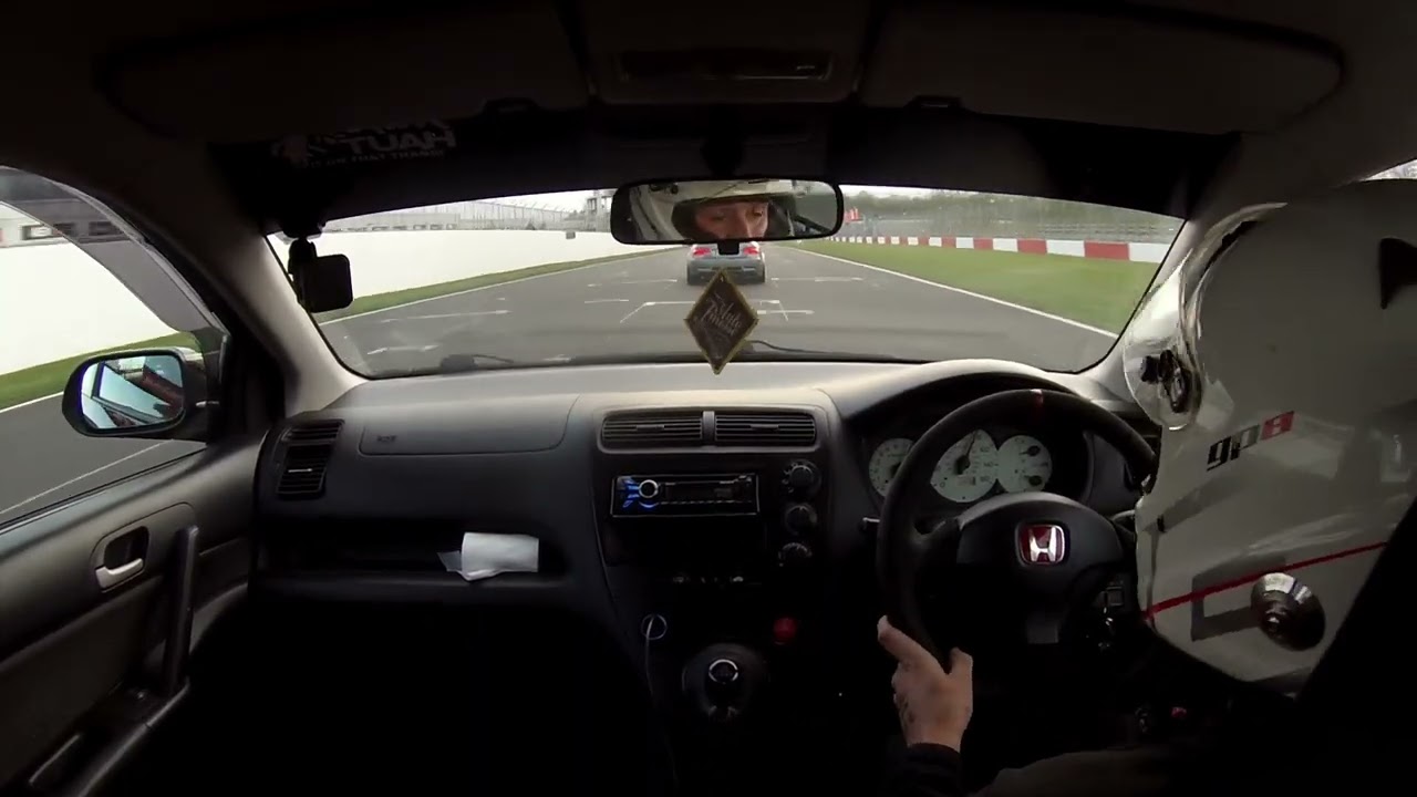 Chasing some m3s in the ep3 at donington park 