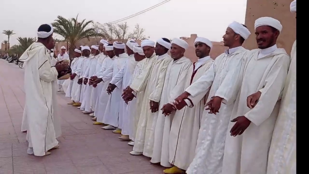 يتمتع الجنوب الشرقي بأشكال و ألوان فلكلورية:"الحضرة من أداء مرابطين تينفو"أنموذجا