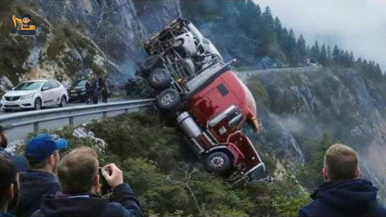Idiots with Fast Trucks: Heavy Equipment Fails | Extreme Oversized Truck Transport #43