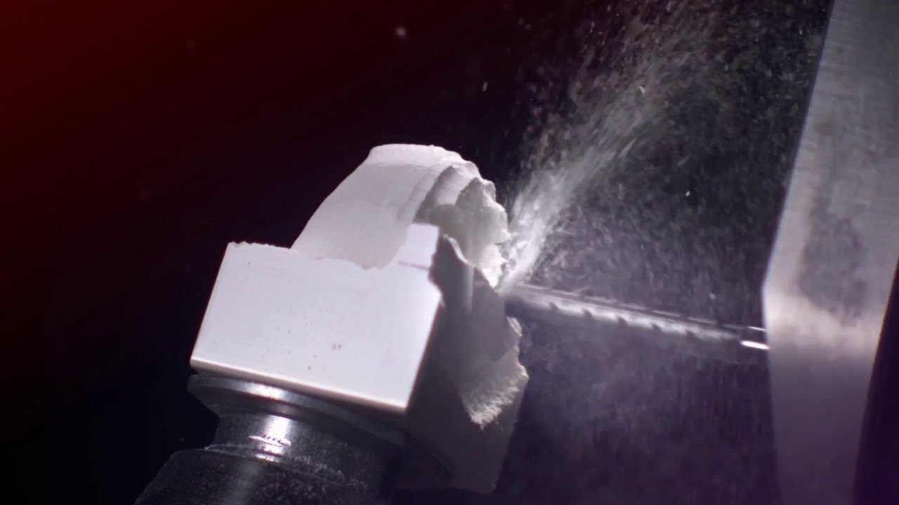 Zirconia rocks: Dry milling in super slow motion