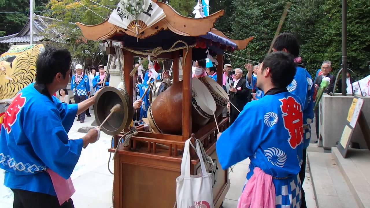平成27年三谷八幡宮秋祭り 神前で獅子舞奉納01原上地区PA113065