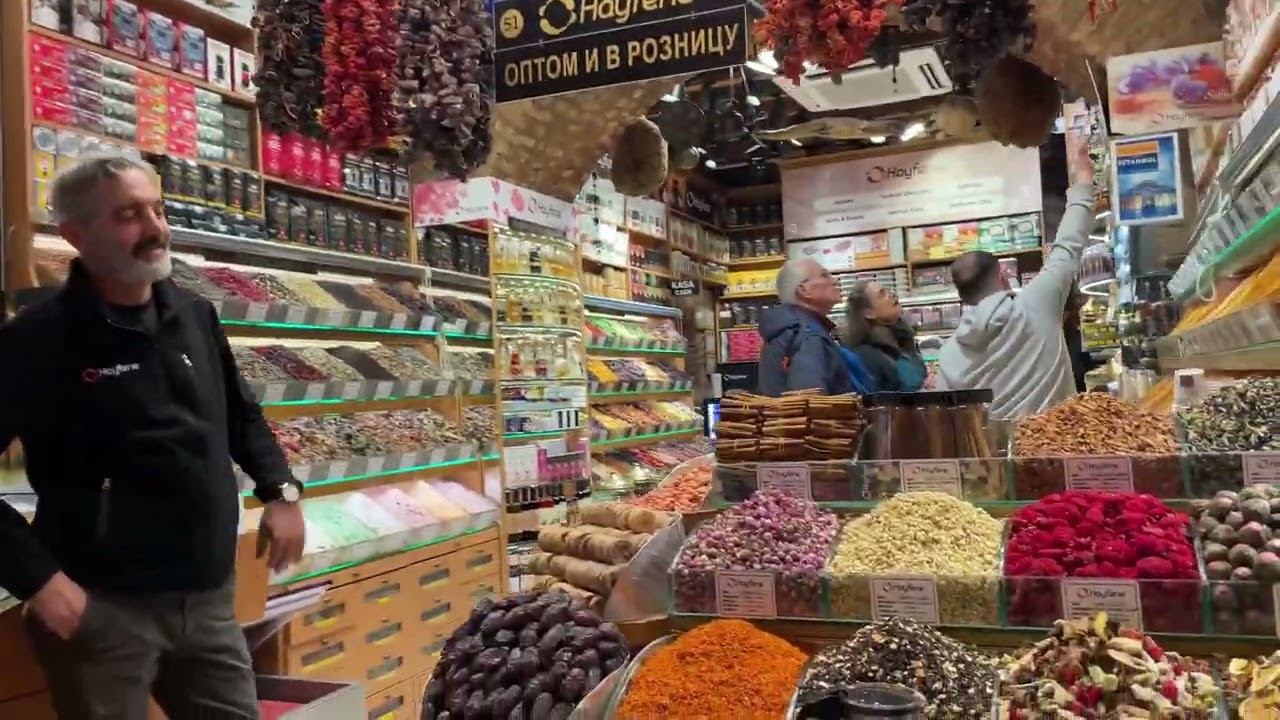 A Cozy Walk in Eminönü & Spice Bazaar in a Rainy day
