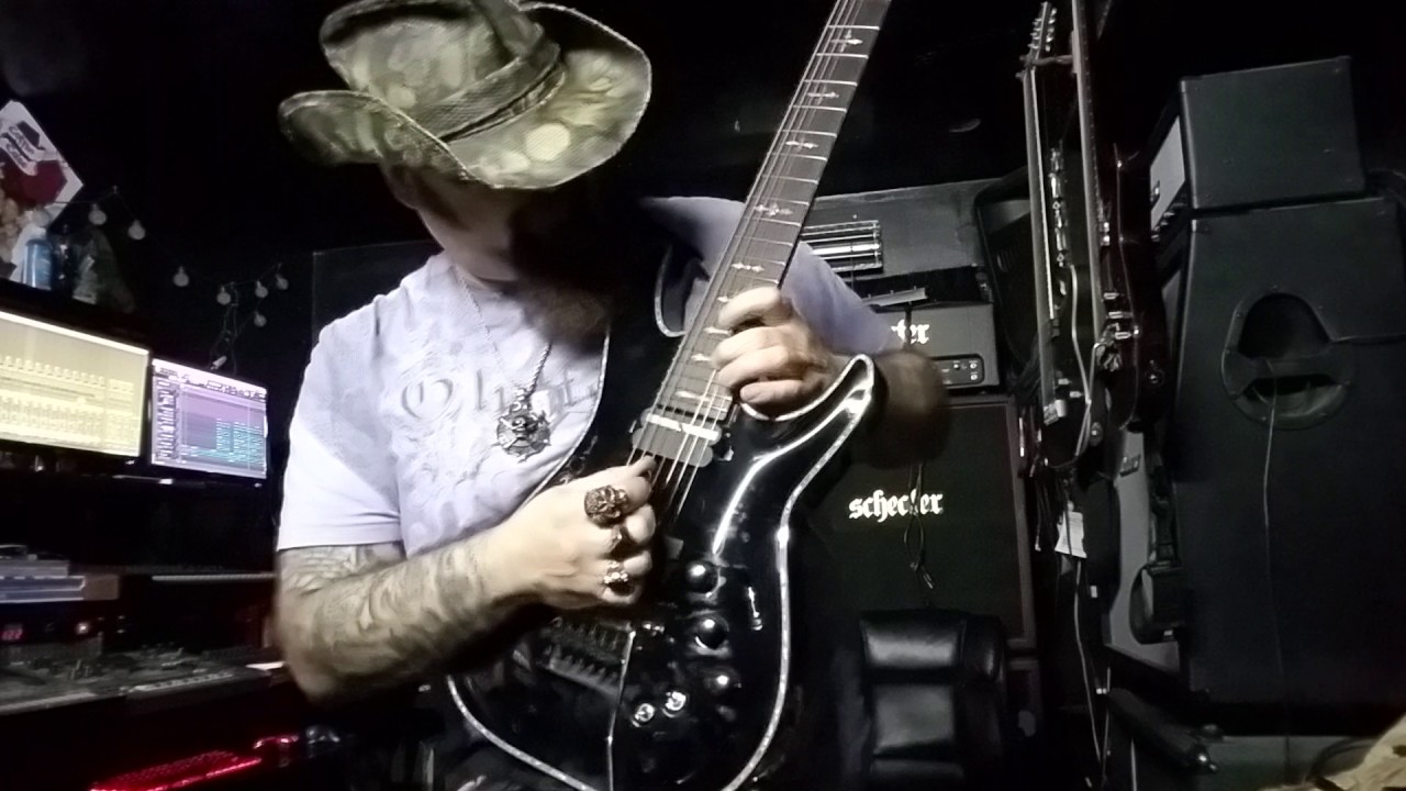 Brad Draconis with his Schecter Hellraiser Sustainiac FRS