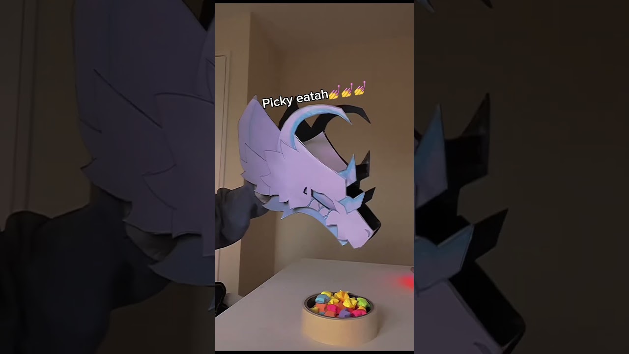 Feeding my paper dragons food👍 #dragonpuppets #howtomakepaperdragon #dragon #paperdragonarmy