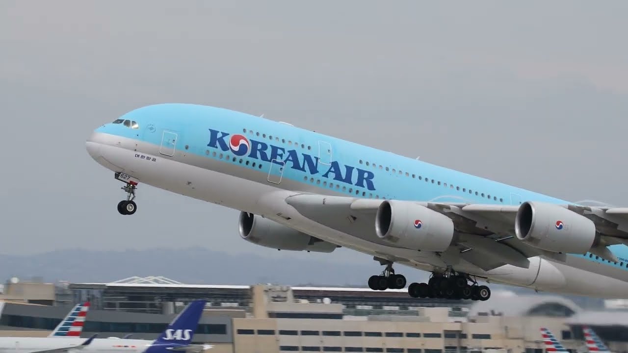 Plane Spotting at (LAX) Los Angeles International Airport. August 21 2023
