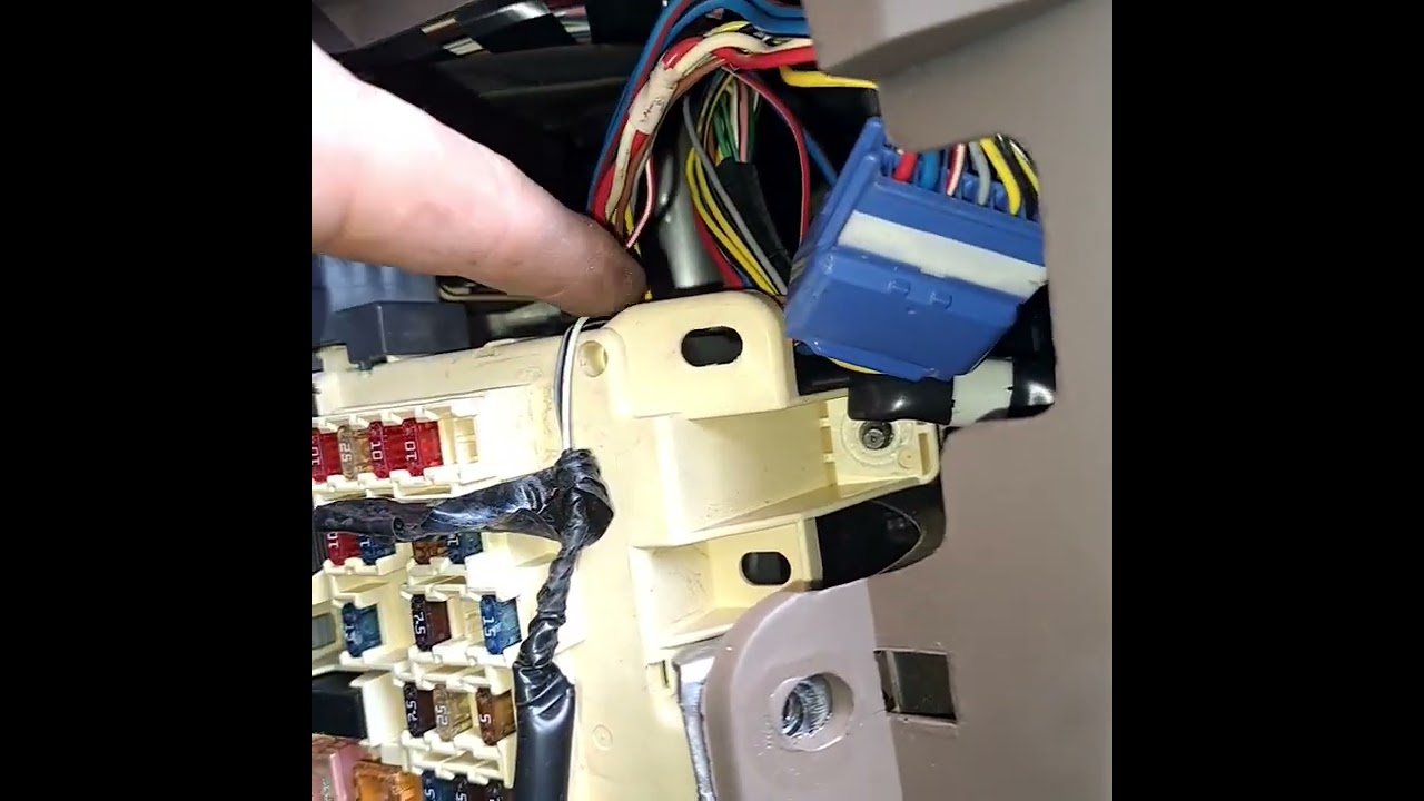 Toyota sienna 2003 power looks, inside lights, and remote fixed.