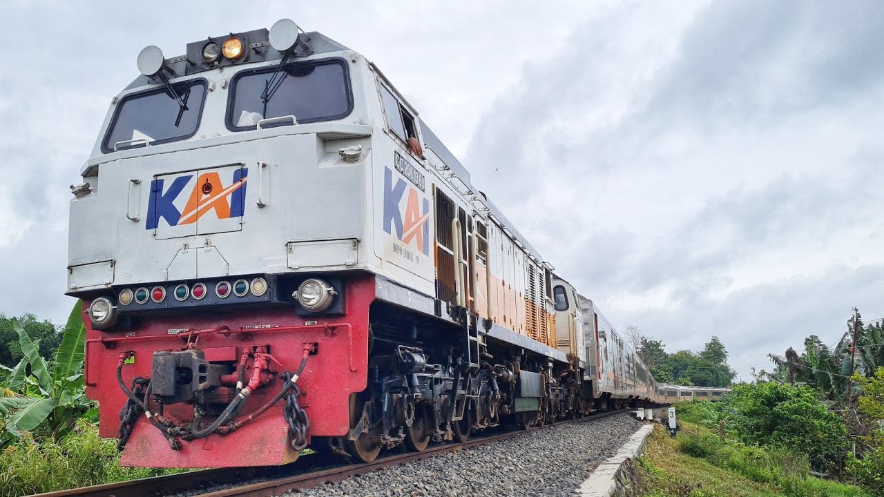 HARUS BERANI EXTRA PELAN KERETA BERJALAN DI JALUR DARURAT GAMBRINGAN GUNDIH KECEPATAN DIBATASI