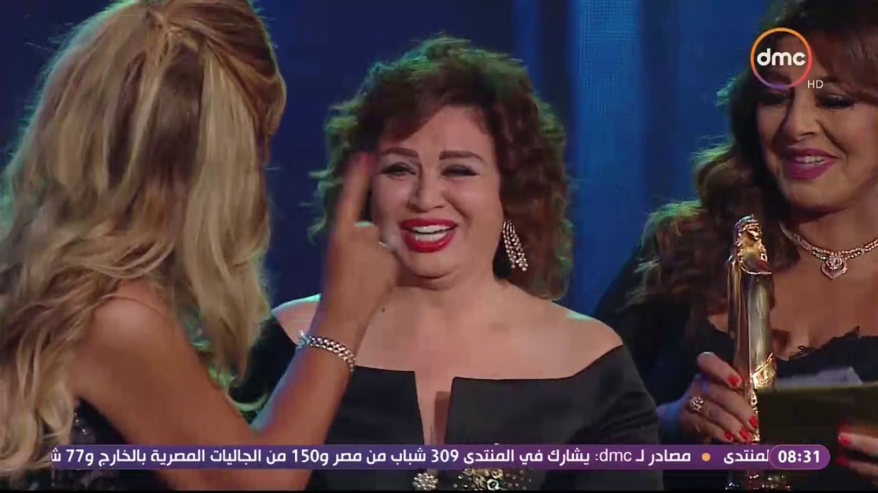 تكريم الفنانه الهام شاهين عن شموار عمرها في الفن في حفل توزيع جوائز aca2017