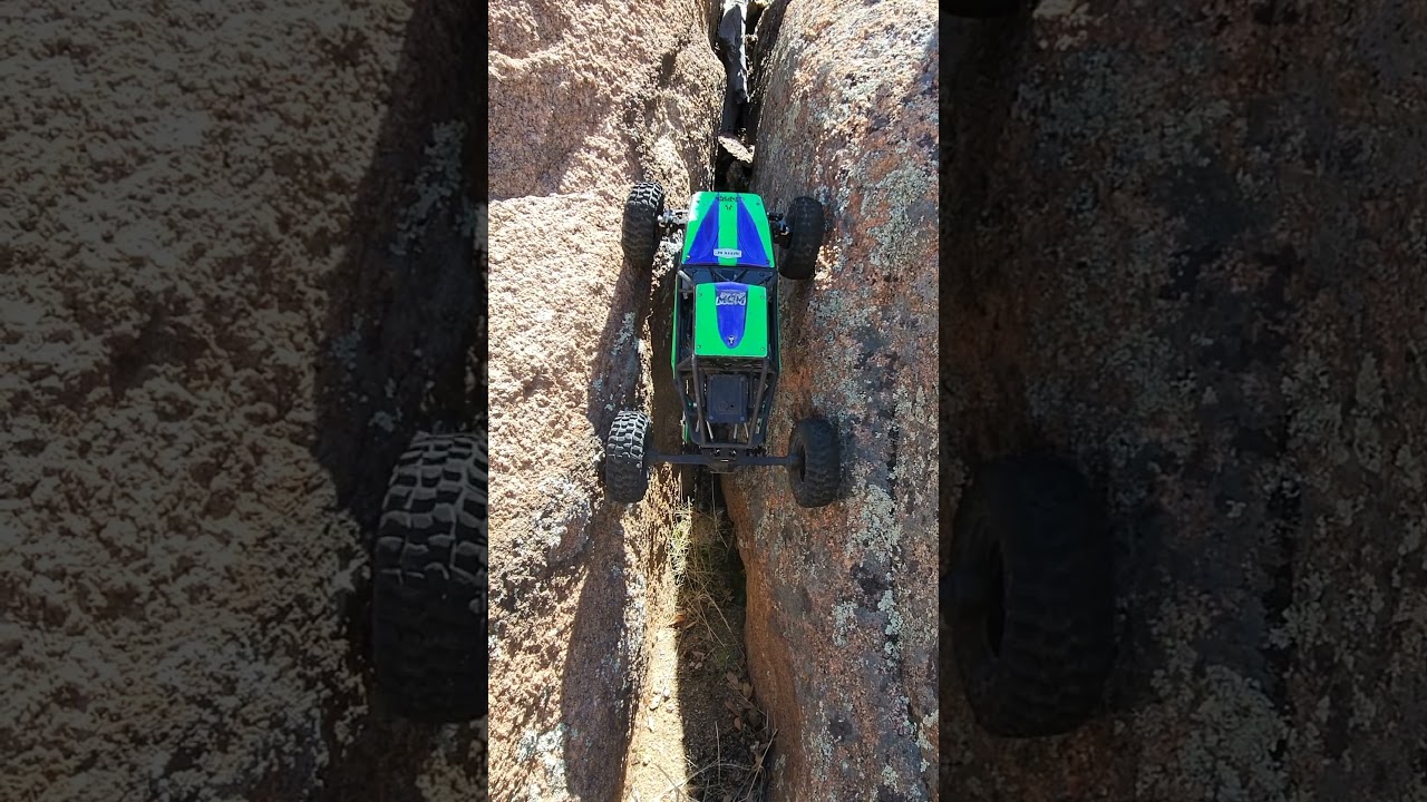 Axial Capra on a fun crack. #rccrawler #azrc #axialcapra #capra