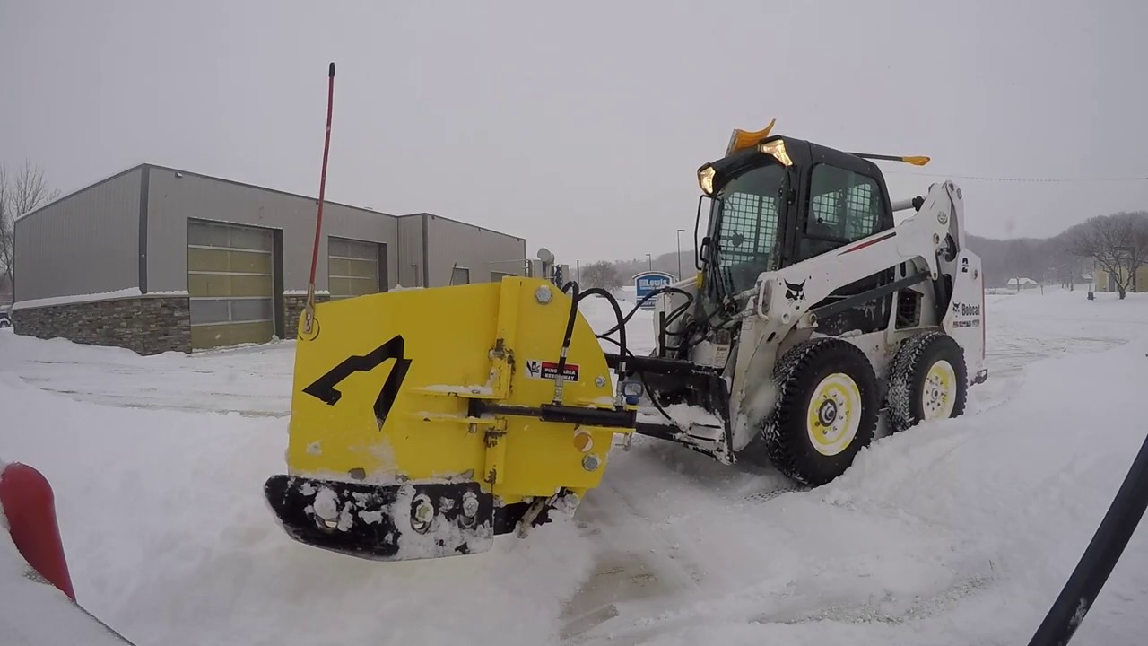 January winter storm Jackson MN.. Bobcat S570 w/ Snowwolf Quattro plow