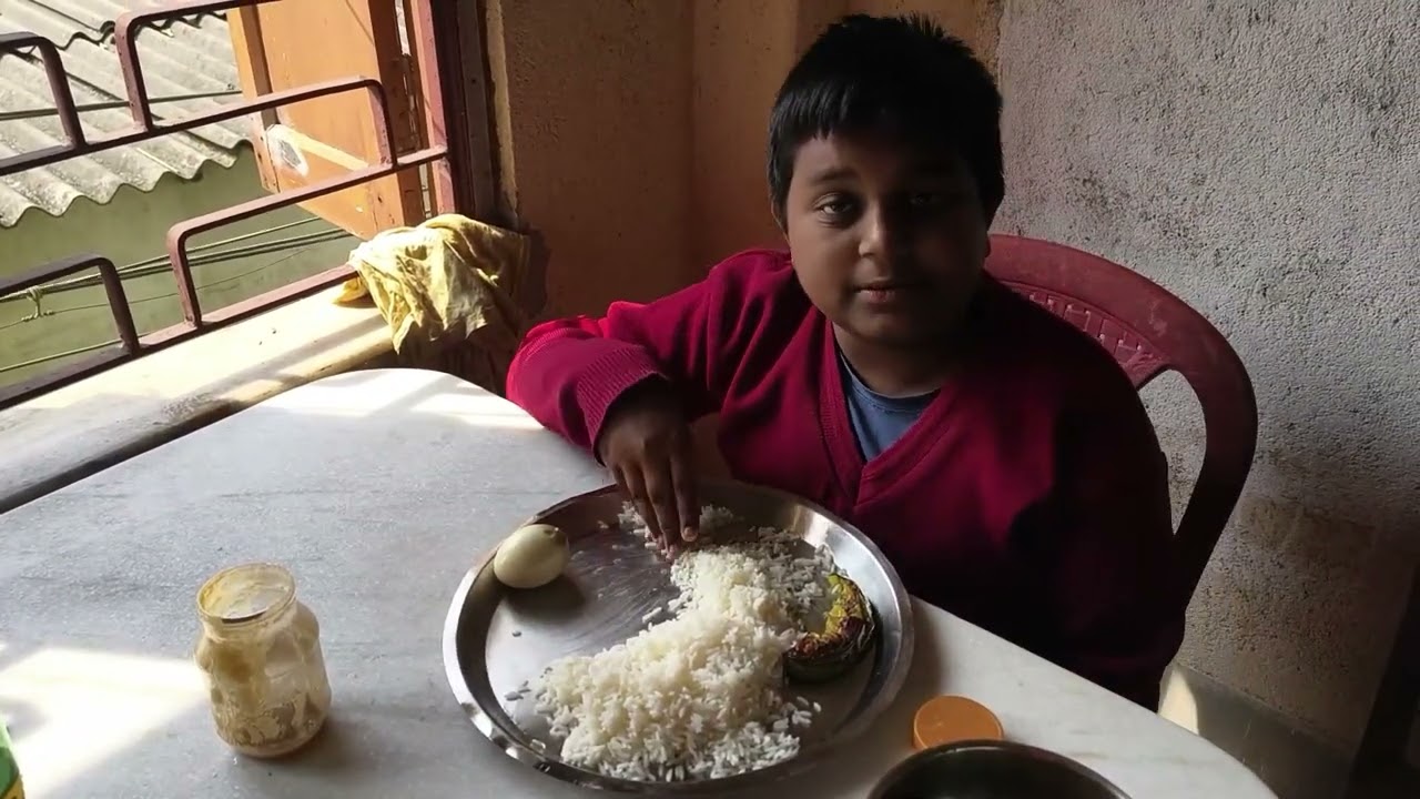 আজ আমাদের বাড়ী তে নতুন টাংক বসানো হচ্ছে 