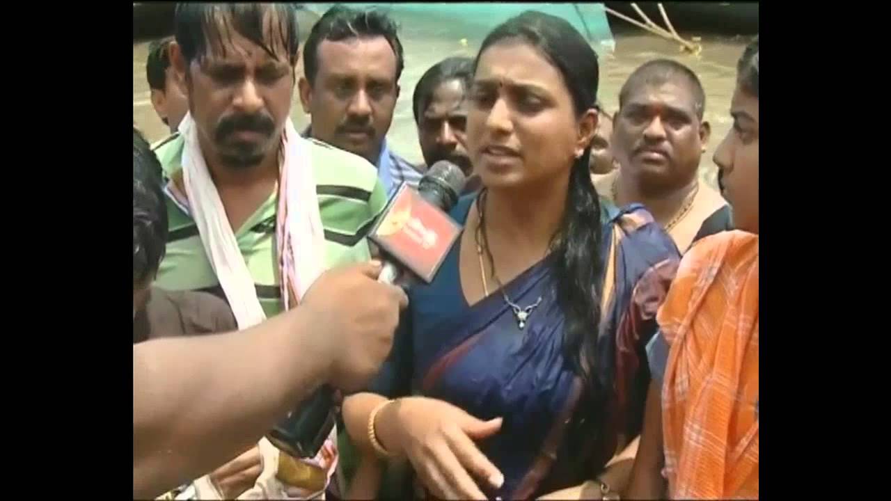 Rajamandry : YSRCP MLA RK Roja takes Pushkara bath