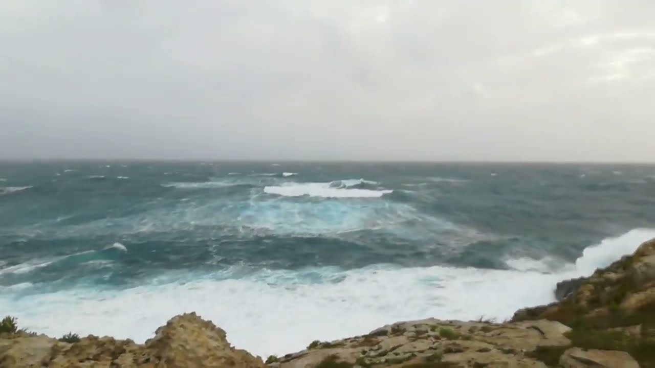 B001 - Furia degli Elementi: Il Mare in Tempesta a Santa Maria di Leuca