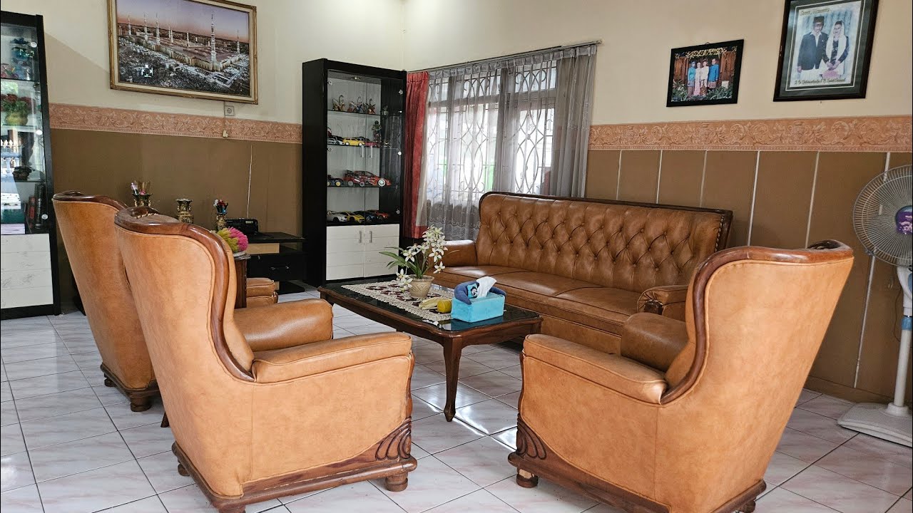 Dijual Rumah Dengan Segala Isinya / Rumah Pinggir Jalan