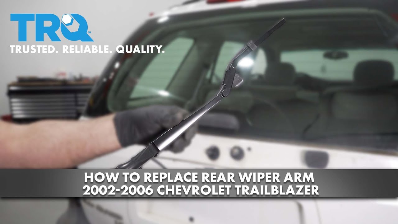 Как заменить рычаг заднего стеклоочистителя на Chevrolet Trailblazer 2002-2006 годов