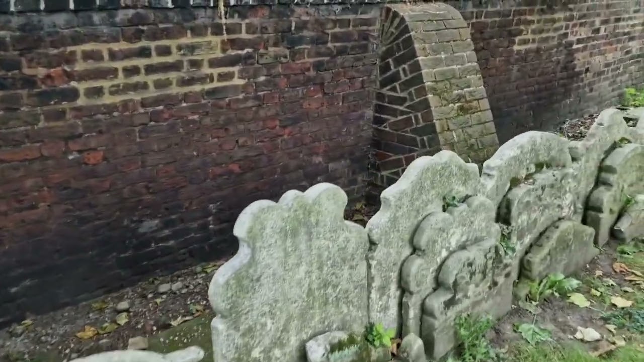 St John-at-Hackney Churchyard Tour = Part 1. Tour + Popish Plot & A 17th century Unsolved Murder ⬇️