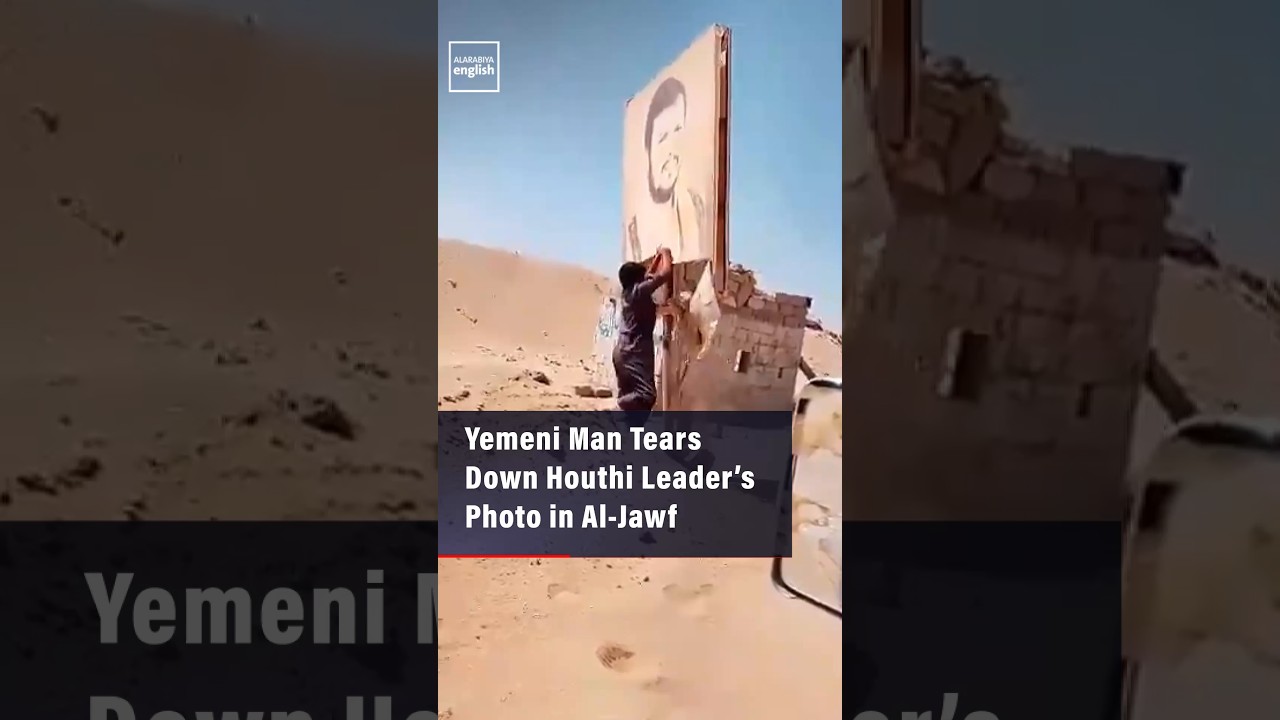 Yemeni Man Tears Down Houthi Leader&rsquo;s Photo in Al-Jawf