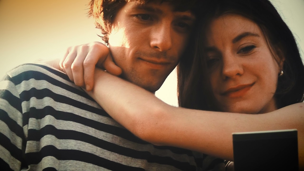 Los Auténticos Decadentes ft Natalia Lafourcade - Golpes en el corazón  (Video Oficial)