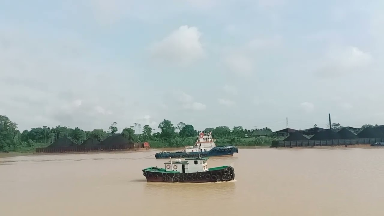 Detik-detik tongkang akan berlabuh dan turunkan jangkar#video #berlayar #kapal #jangkar #tongkang 