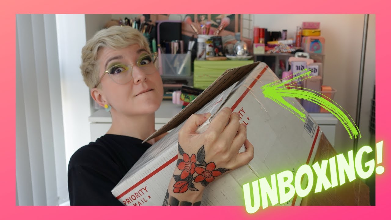 Unboxing Care Packages from my Mum! 🇺🇸 to 🇬🇧