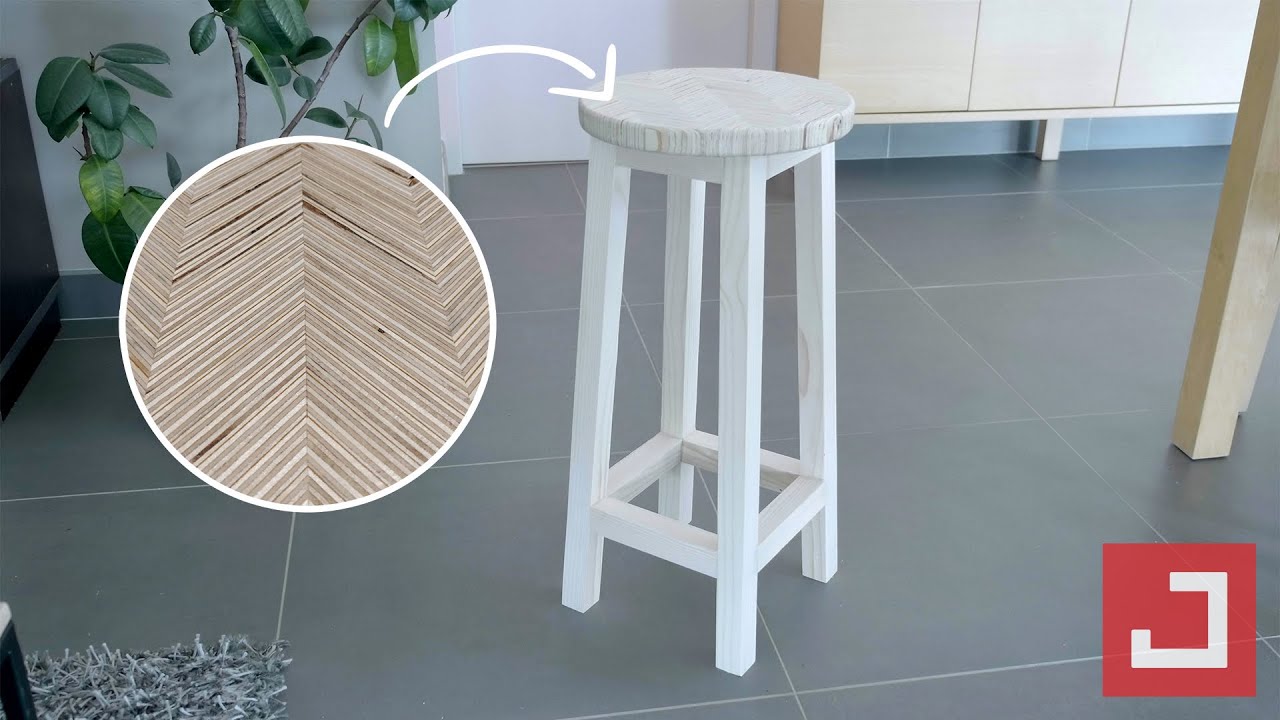 Un tabouret d'atelier, avec un motif 