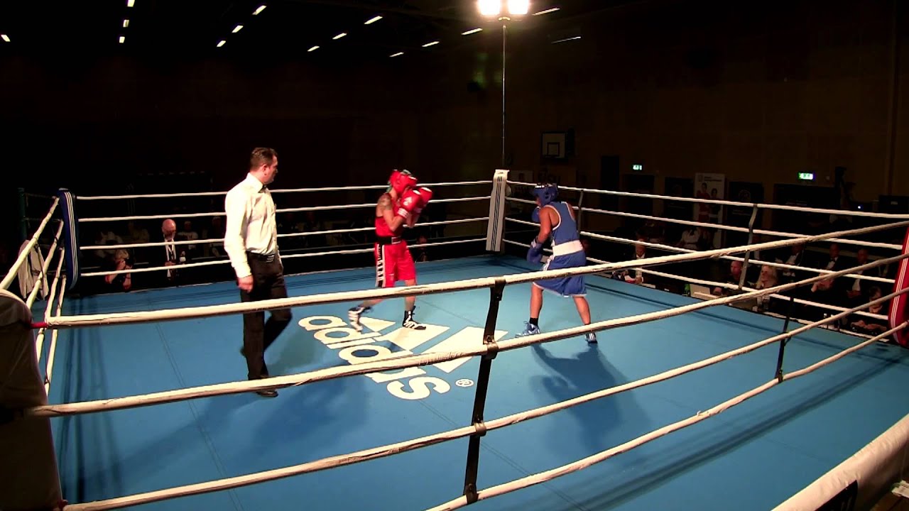 Sara Svensson vs Norah Guzlander - Semifinale SM Boxning 2014