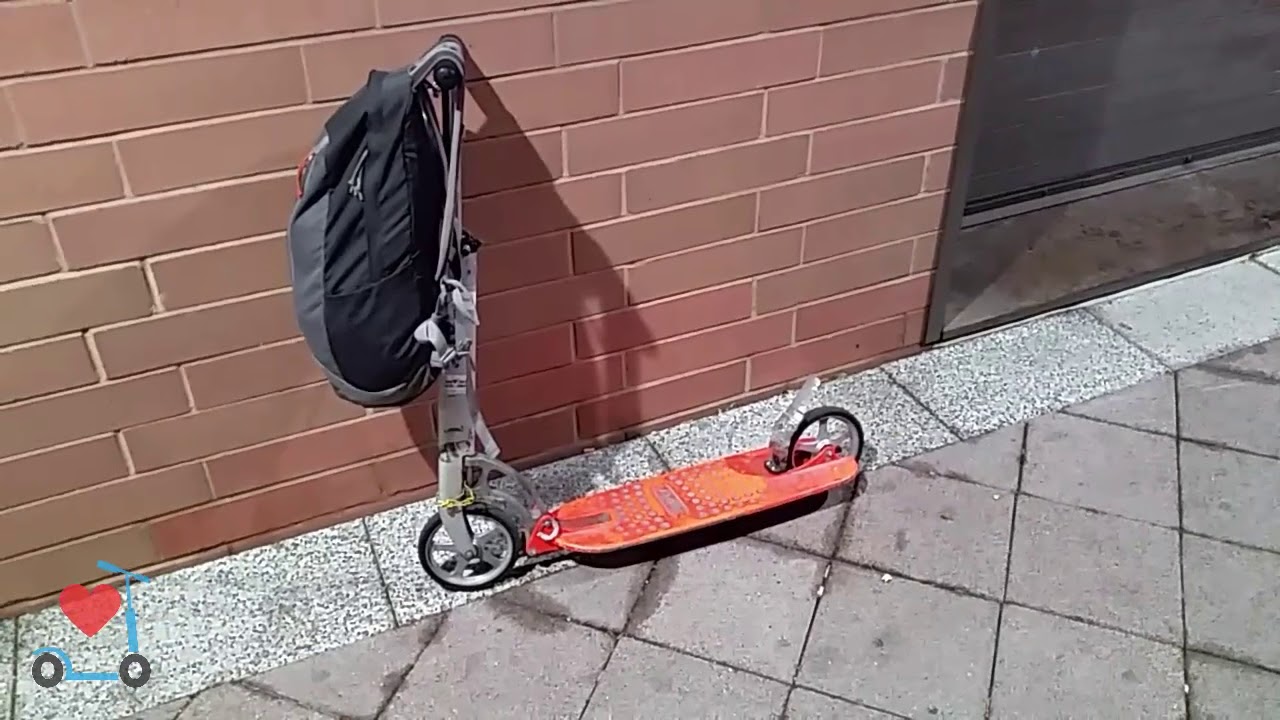 how to carry a bag with a kick scooter