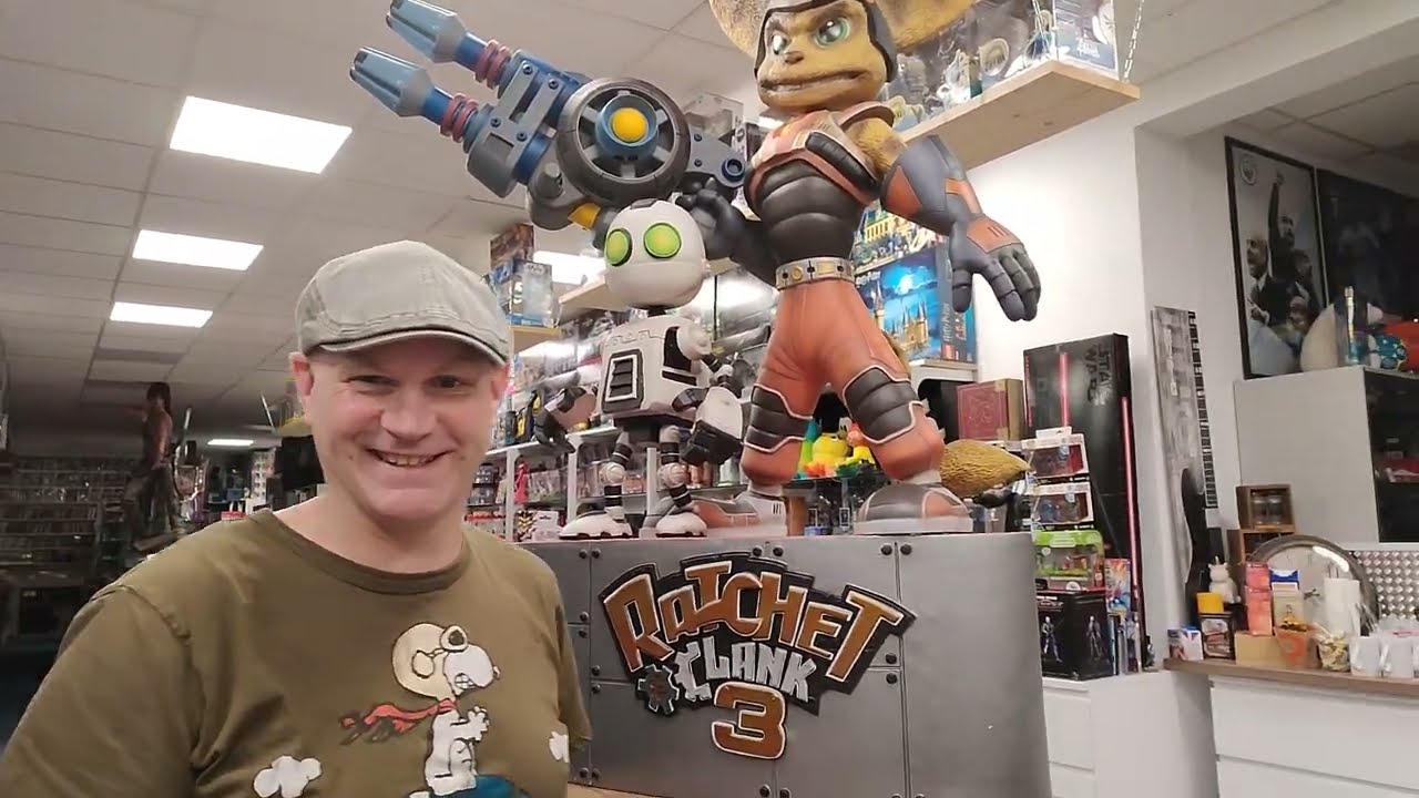 Flohmarkt in Wolfsburg & Ahlumer See alles für 1553€ - Life Size Ratchet and Clank Statur, Monopoly