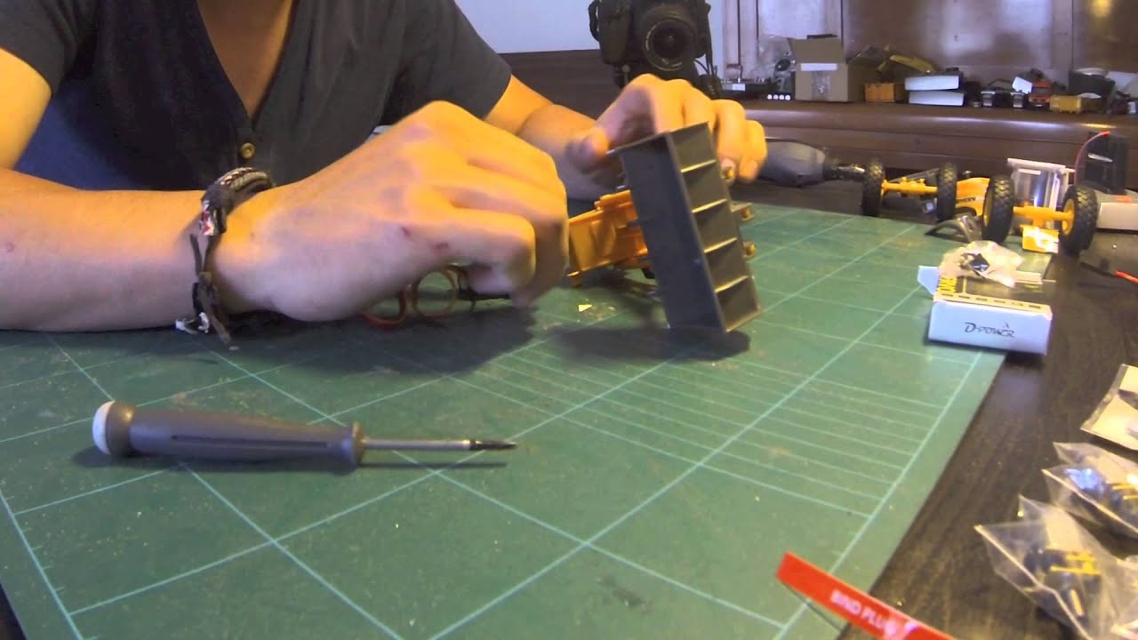 Revell Radlader umbauen; Teil1 Die Kompeneten, der Hubarm;Siku Control (Full HD)