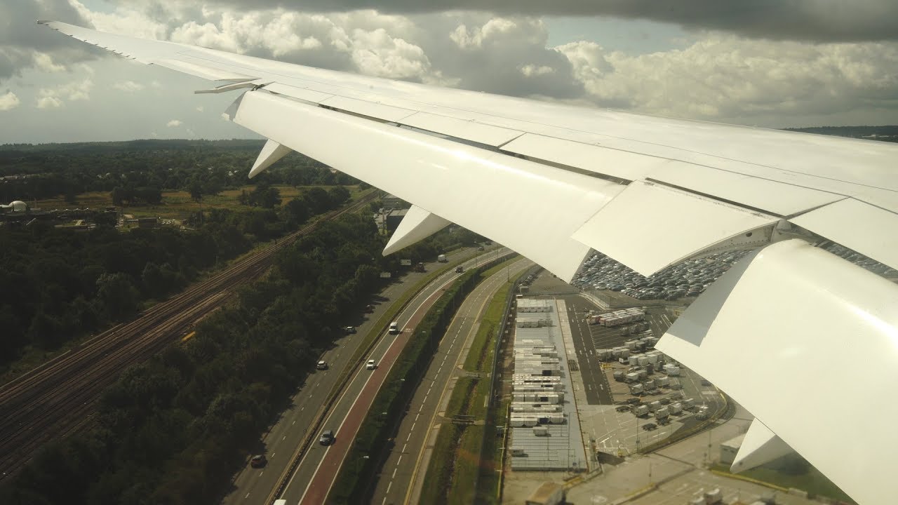 Scenic Landing Norwegian 787 London Gatwick Airport