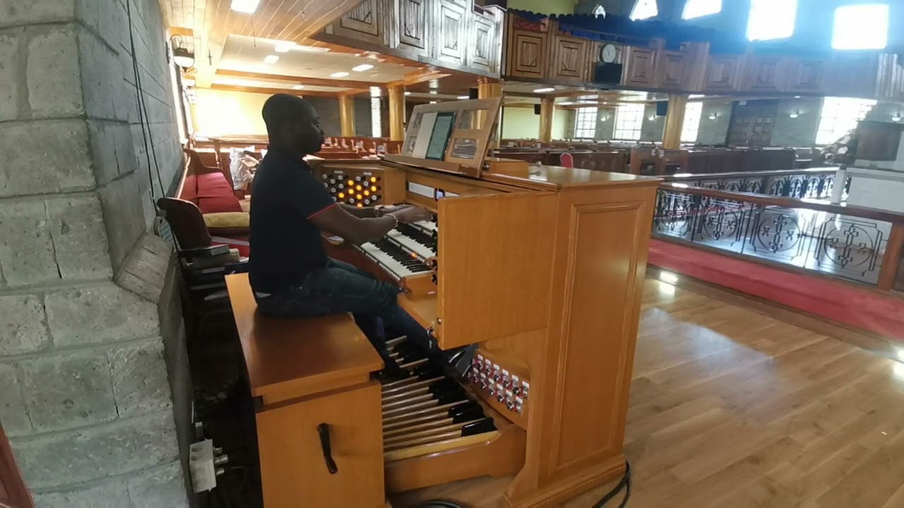 Aluduru Playing THE ARRIVAL OF THE  QUEEN OF SHEBA on a Infinity 3 Rodgers Organ.