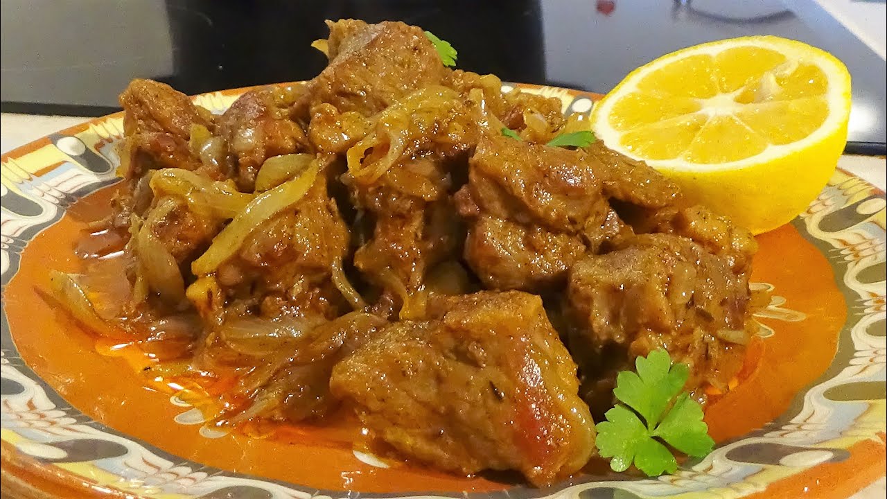 Нежная свинина с луком
