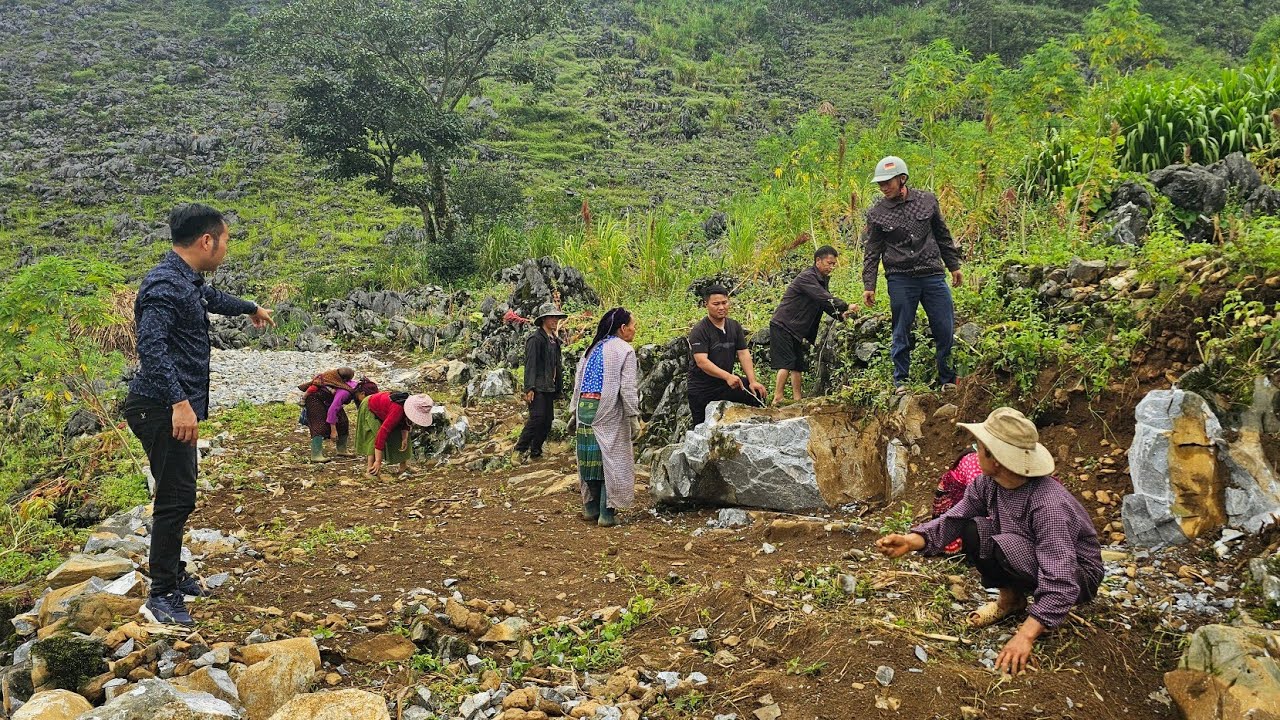 Mở tuyến đường khủng 3M xuyên Hoang Mạc Đá cùng 5 Thôn và Bí thư Sình Khâu Vai. Nguyễn Tất Thắng