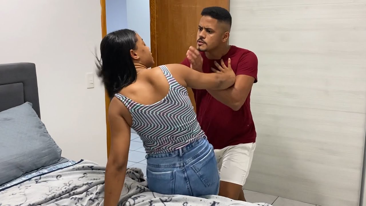 Marido Tenta Se Aproveitar da PRIMA da Esposa Mas Não Ele Esperava Por Isso