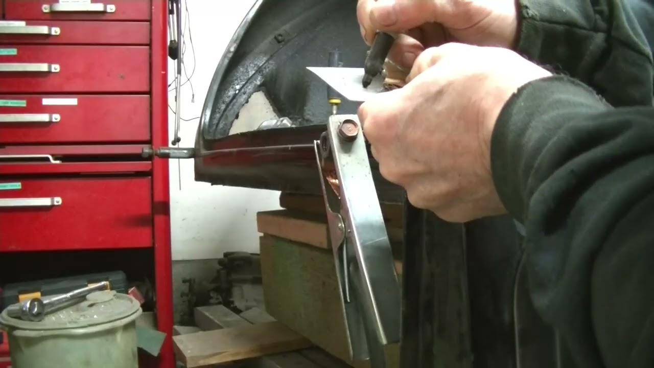 Repairing rust on 66 Morris Minor door bottoms. Part 1