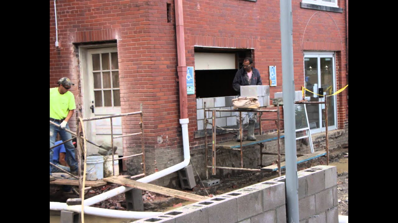072814 Entrance with Kitchen and Office Windows