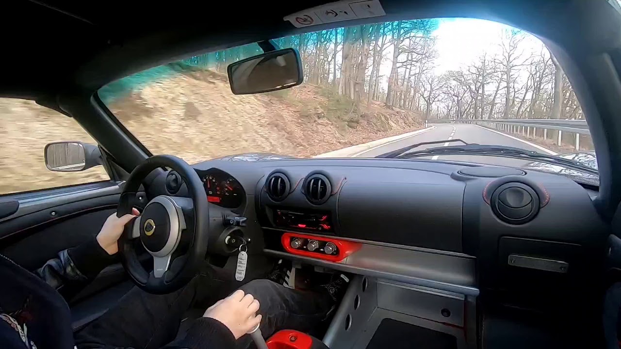 Lotus elise 220 sport on nice twisties