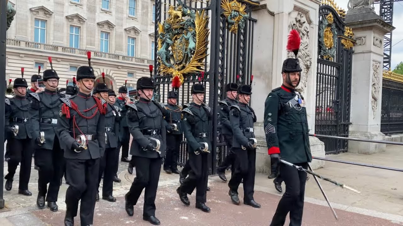 Buckingham palace guard change 23 May 2022