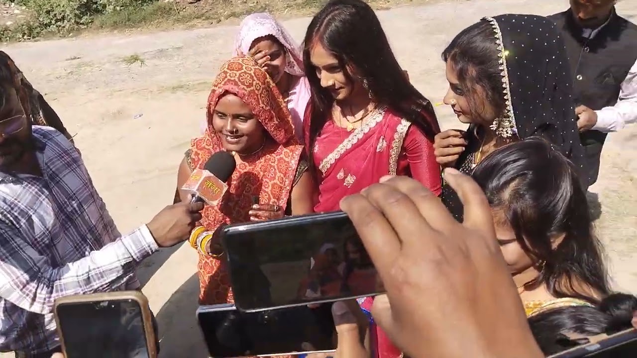खुशबू रानी और रीना यादव नीलू दीवानी का धाकड़  इंटरव्यू सैकड़ो लोगों की लगी भीड़ वीडियो हो गया वायरल