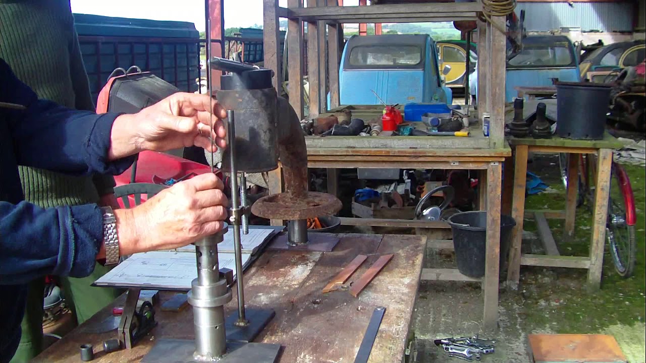 Citroen 2cv special tools. How to check a rear suspension arm
