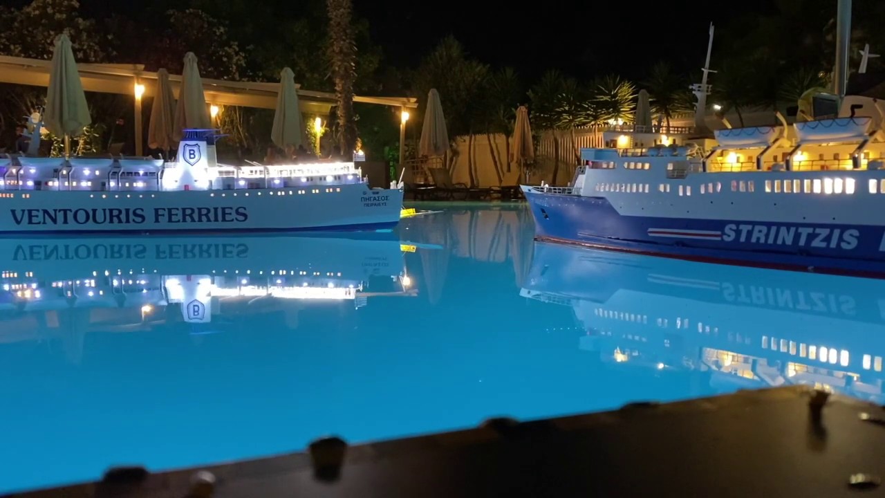 RC-scaleboats meeting, 90s in a pool