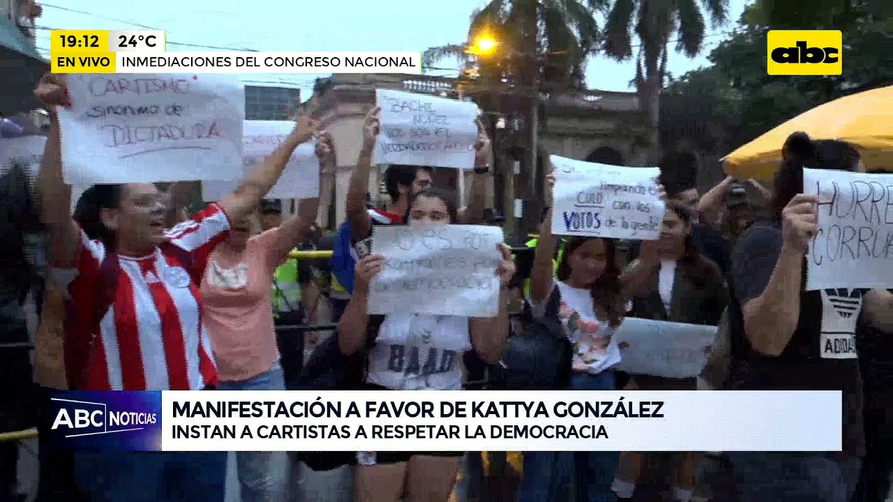 Manifestación a favor de la senadora Kattya González