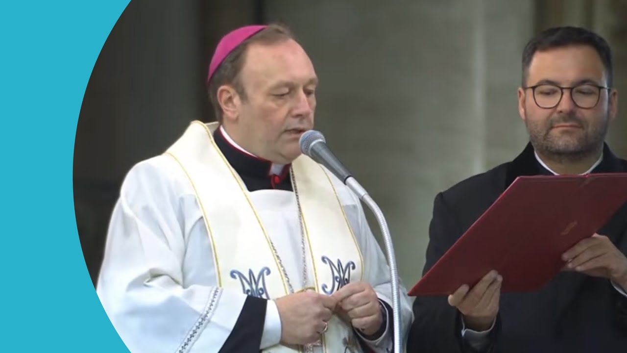 mons. Piccinotti prega il S. Rosario per Papa Francesco