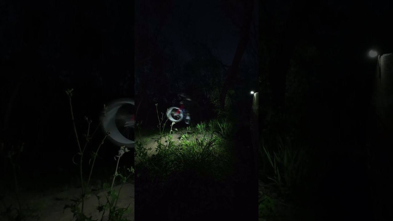 Whips at night sesh #mtb #mtbwhip #whip #mtblife #mtbjumps